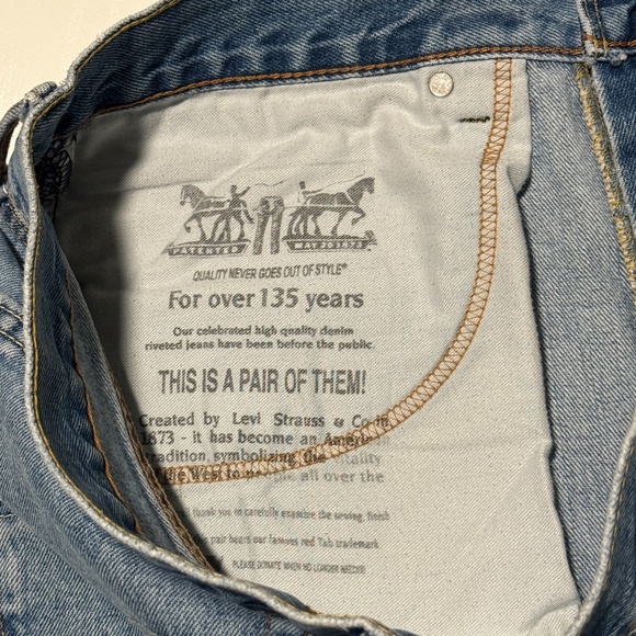 Levi's Men's 505 Mid Rise Regular Fit Medium Wash Levi's Size 36 x 29 - Picture 8 of 10